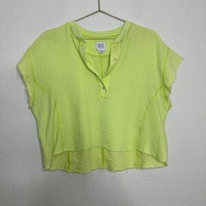 BDG Urban Outfitters Top Medium Cropped Henley Chartreuse Green Short Sleeve Box